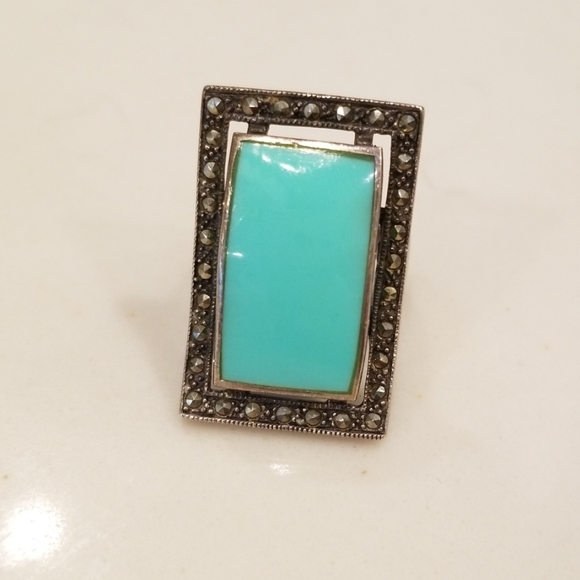 Beautiful ring - Picture 3 of 7